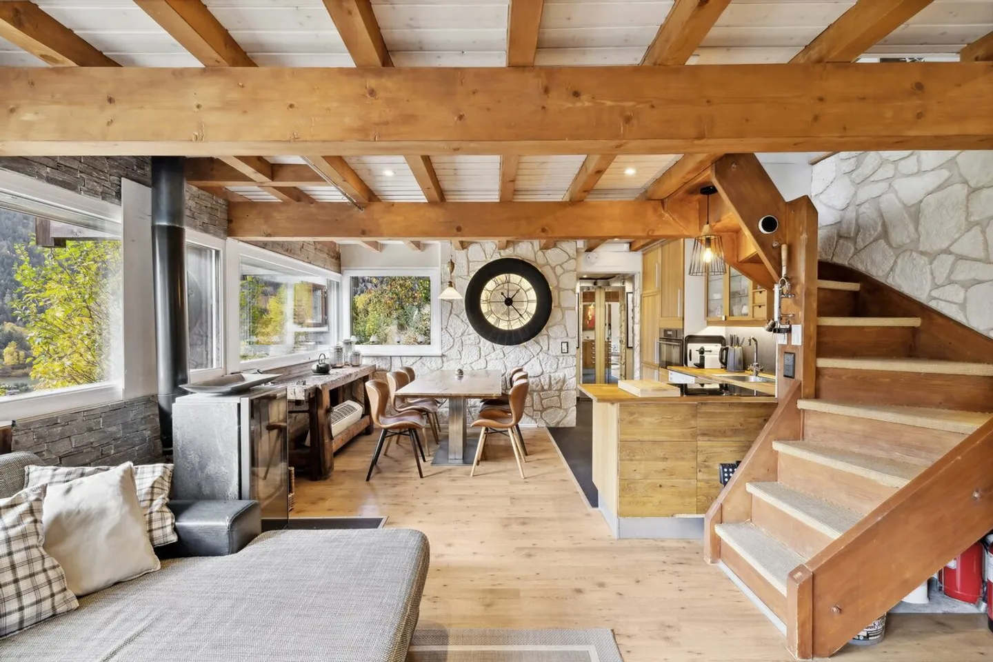 Chalet in a nest of eagle with no overlooking - Photo 4 of 8
