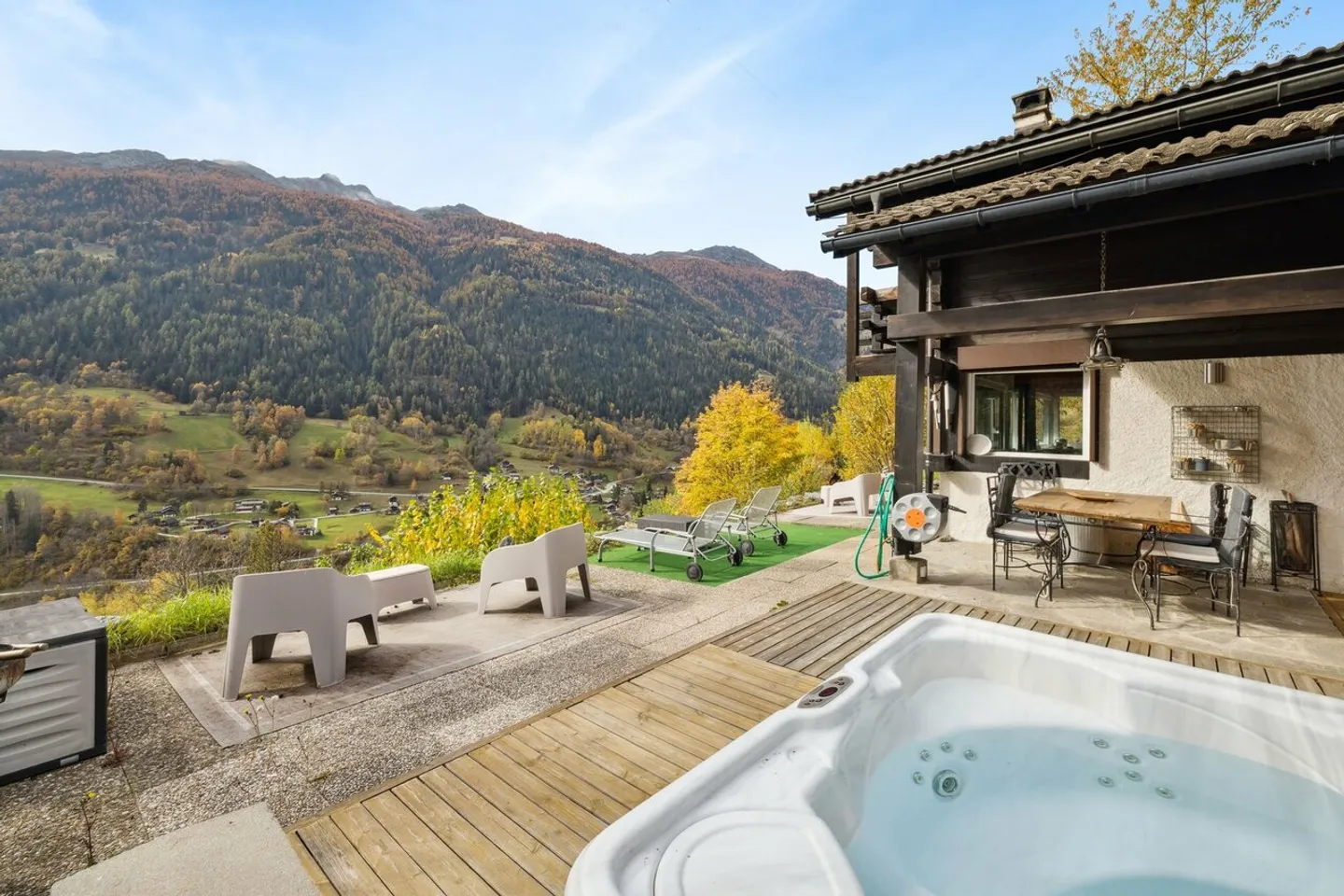 Chalet in a nest of eagle with no overlooking - Photo 1 of 8