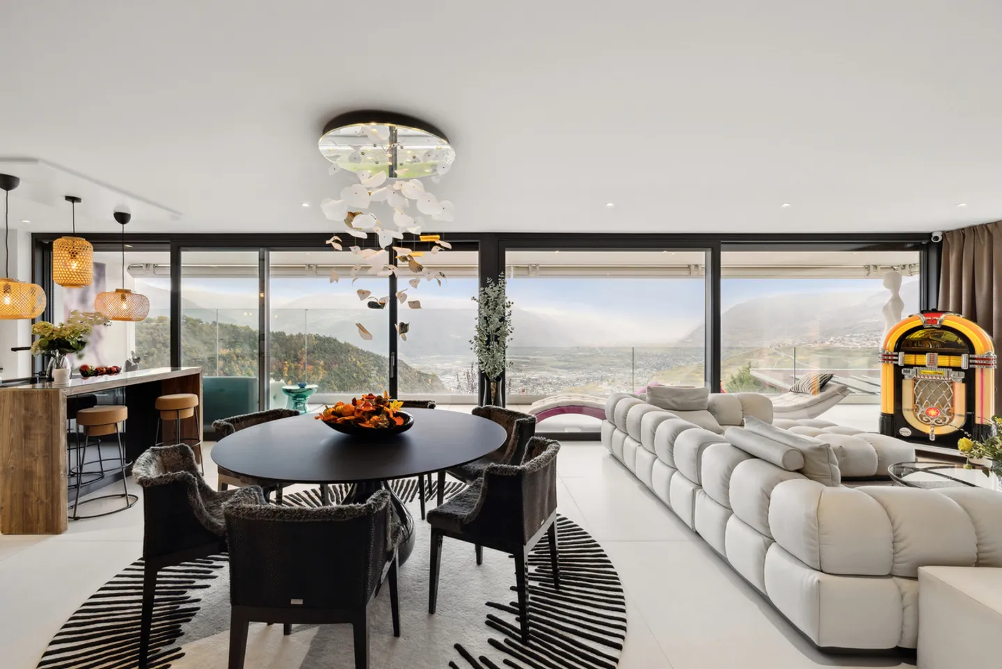 Prestige and breathtaking view, a rare property on the market - Photo 1 of 13