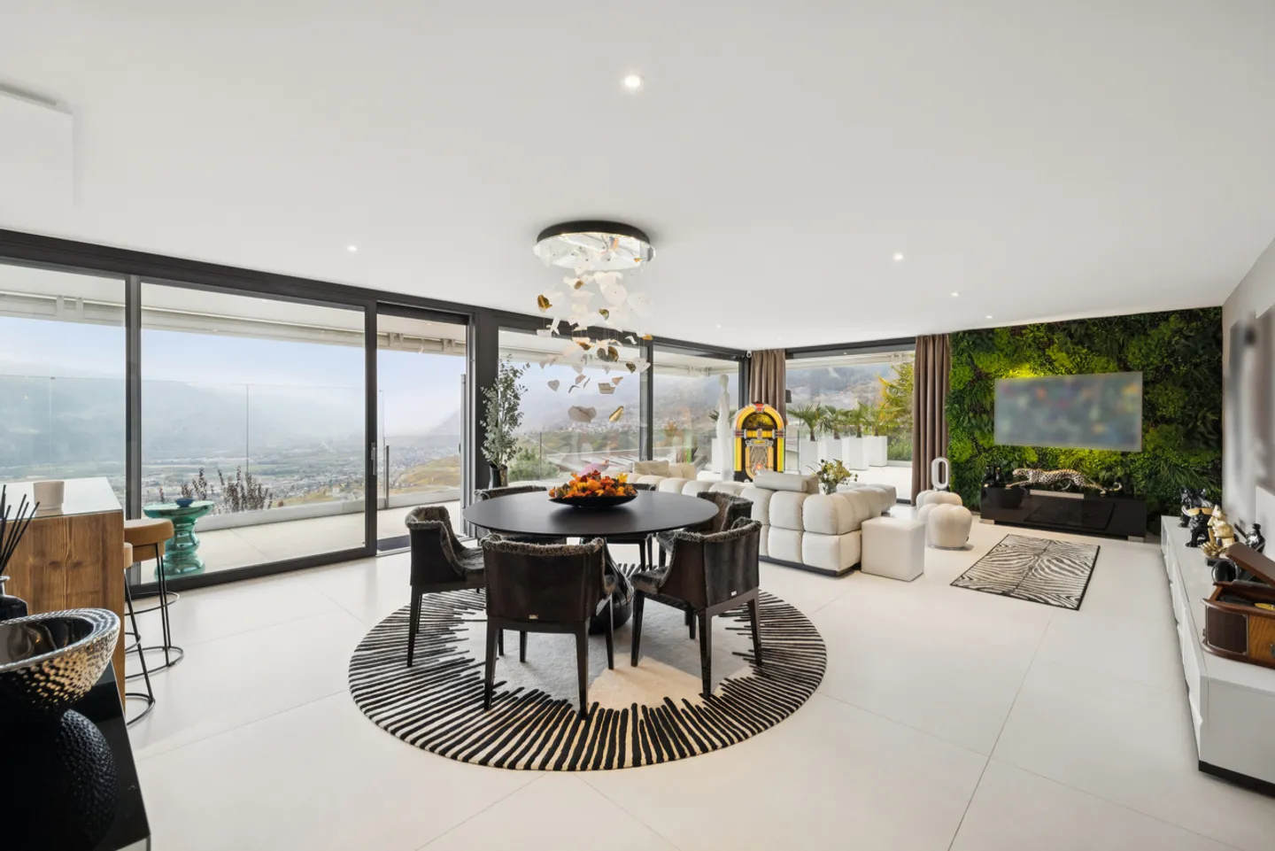 Prestige and breathtaking view, a rare property on the market - Photo 3 of 13