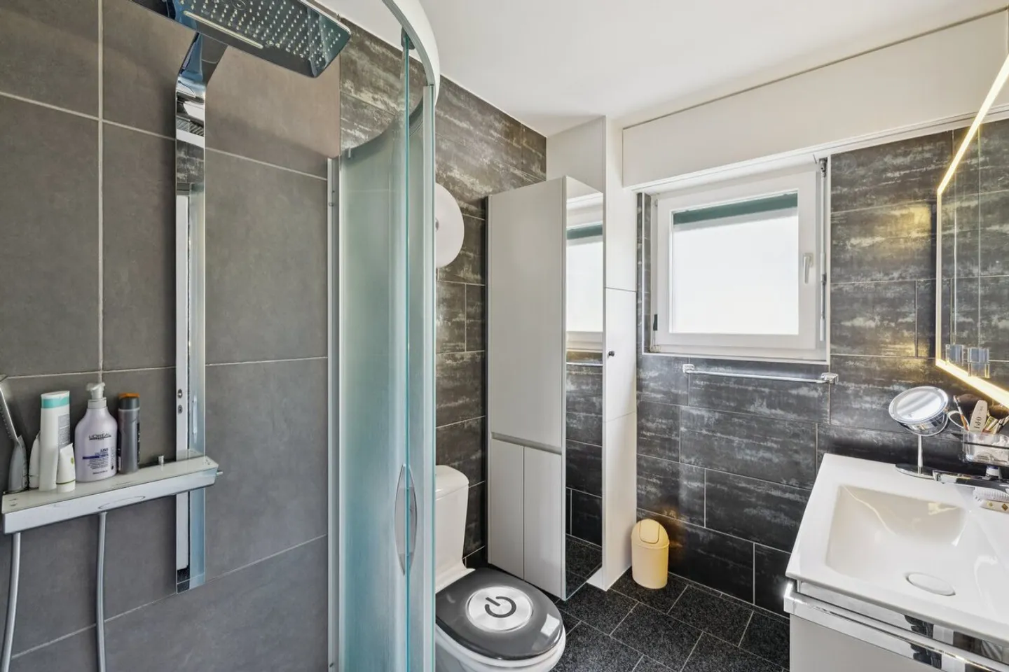 In the heart of a quiet residential area - Photo 7 of 12