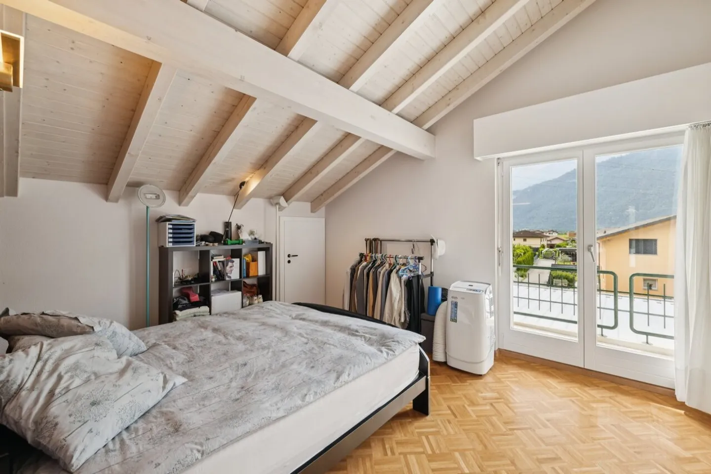 In the heart of a quiet residential area - Photo 10 of 12