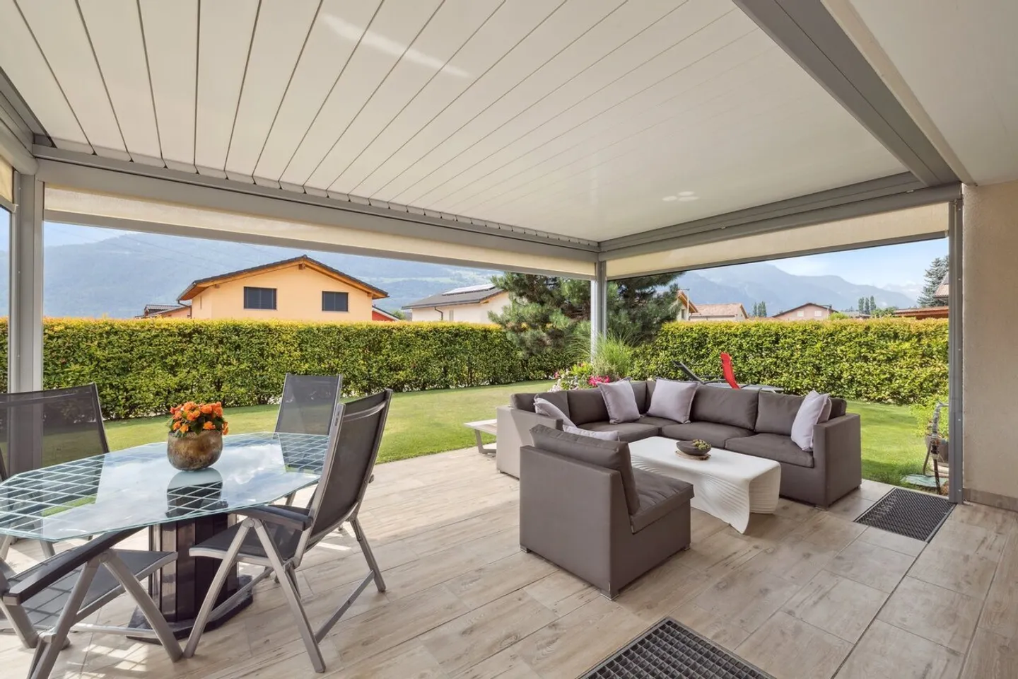 In the heart of a quiet residential area - Photo 2 of 12