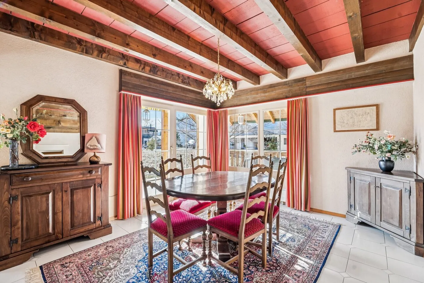 Villa progettata da un architetto su un grande lotto pianeggiante. - Foto 4 di 11