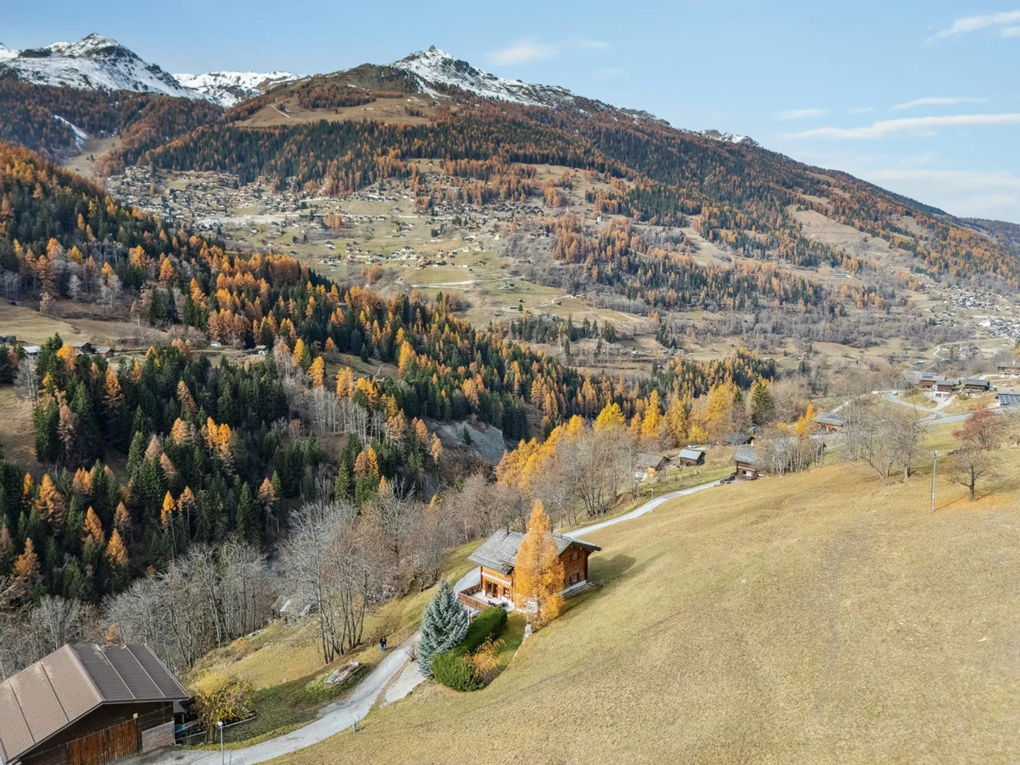 Rare property: chalet with no direct neighbors in the Val d'Anniviers - Photo 3 of 13