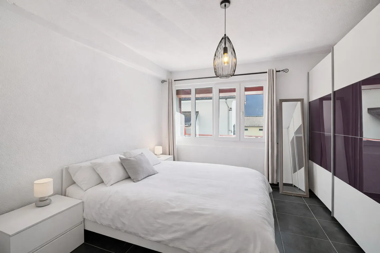 Two-unit building to renovate - Photo 4 of 13