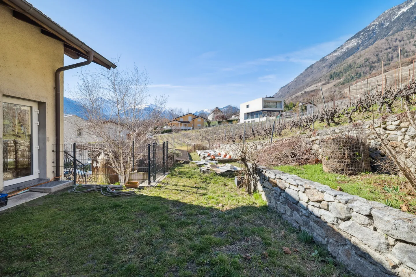 Two-unit building to renovate - Photo 9 of 13