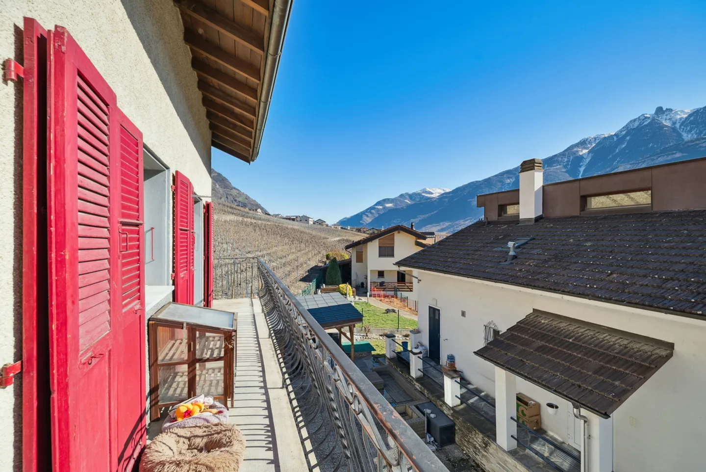 Two-unit building to renovate - Photo 8 of 13