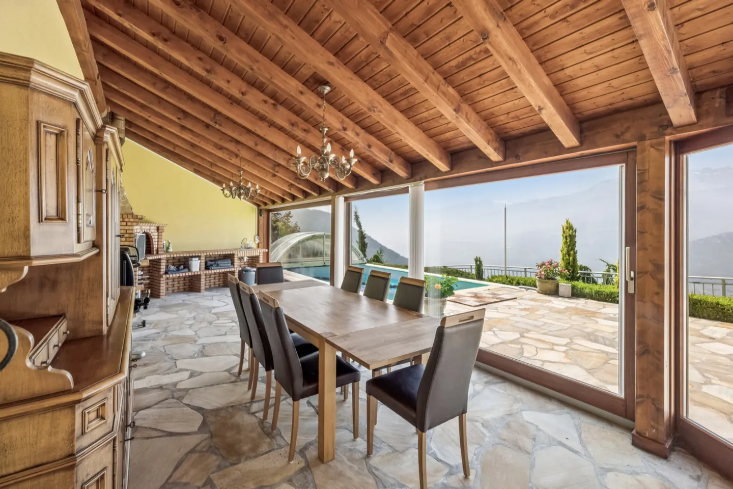 Vista panoramica e eleganza alpina con piscina - Foto 6 di 13