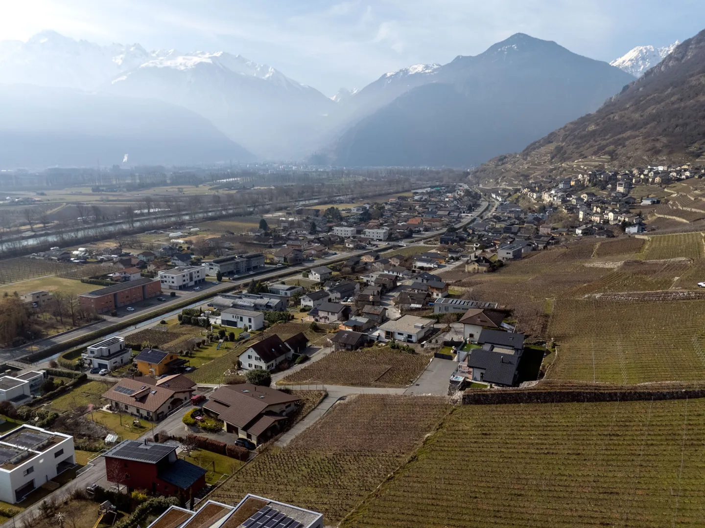Einzigartig! Hochwertige Villa mit unabhängigem Apartment & idyllischem Blick - Foto 3 von 13