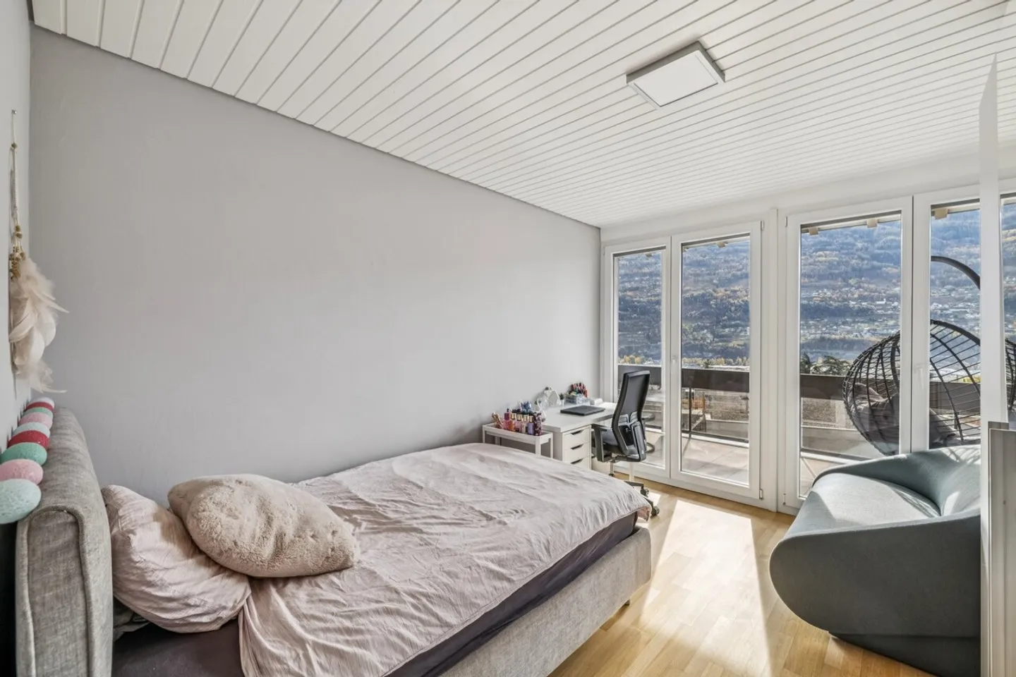 View of the castles of Sion, in the heart of Gravelone. - Photo 9 of 10