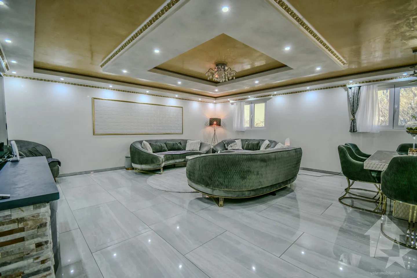 Large family home with adjoining apartment in Dorénaz - Photo 3 of 13
