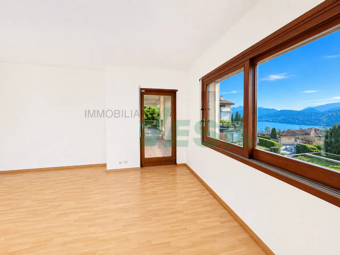 Elegant 5.5-room apartment with beautiful view and private garden - Photo 7 of 13