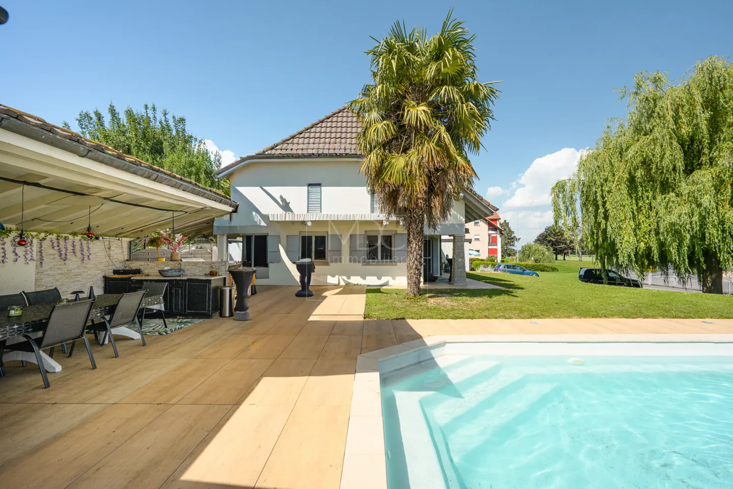 Spaziosa villa con piscina e appartamento indipendente di 2.5 locali a St-Aubin - Foto 2 di 13