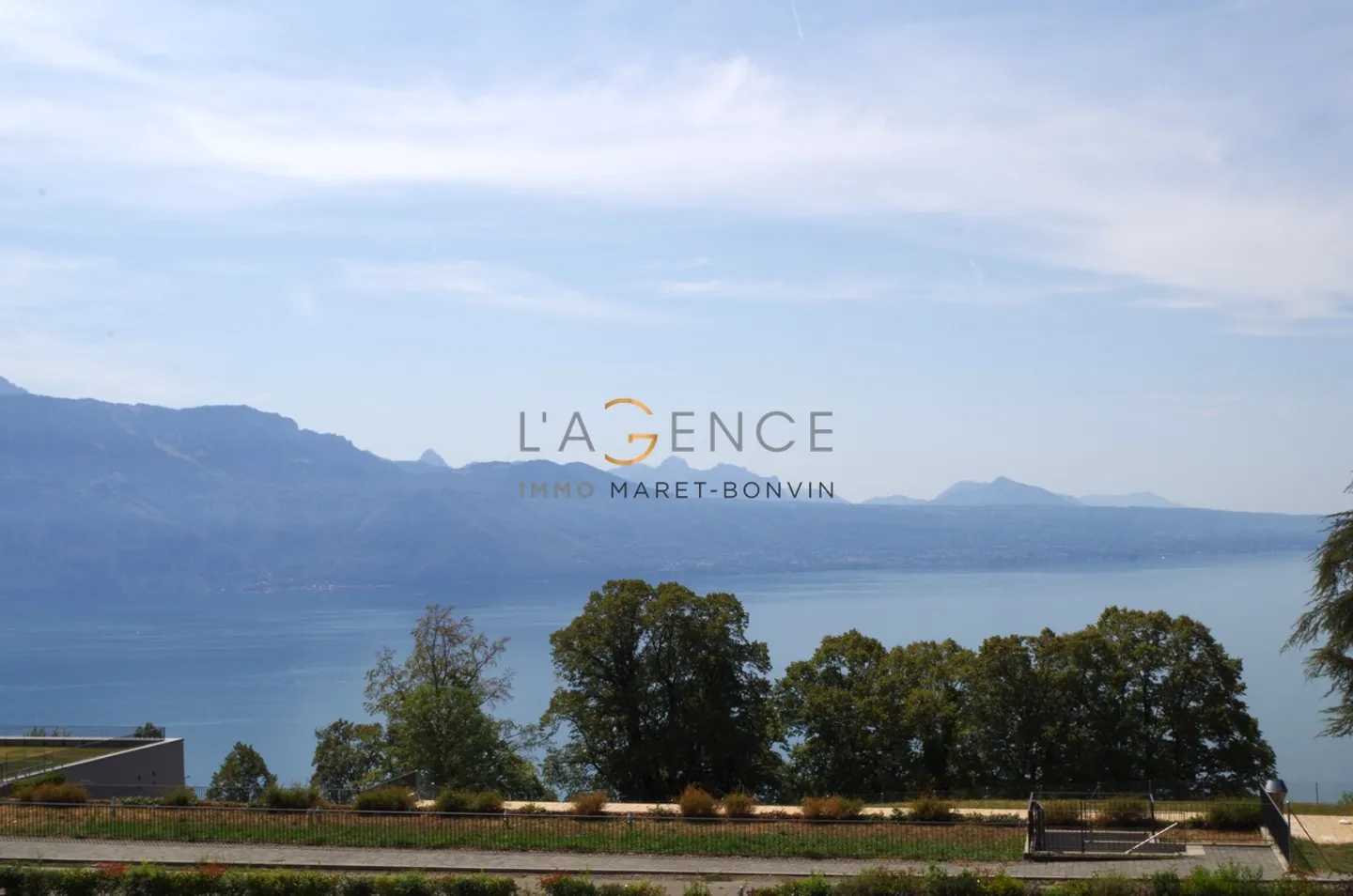 Appartement 3,5 pièces avec grand balcon, piscine et vue sur le lac - Photo 8 sur 8