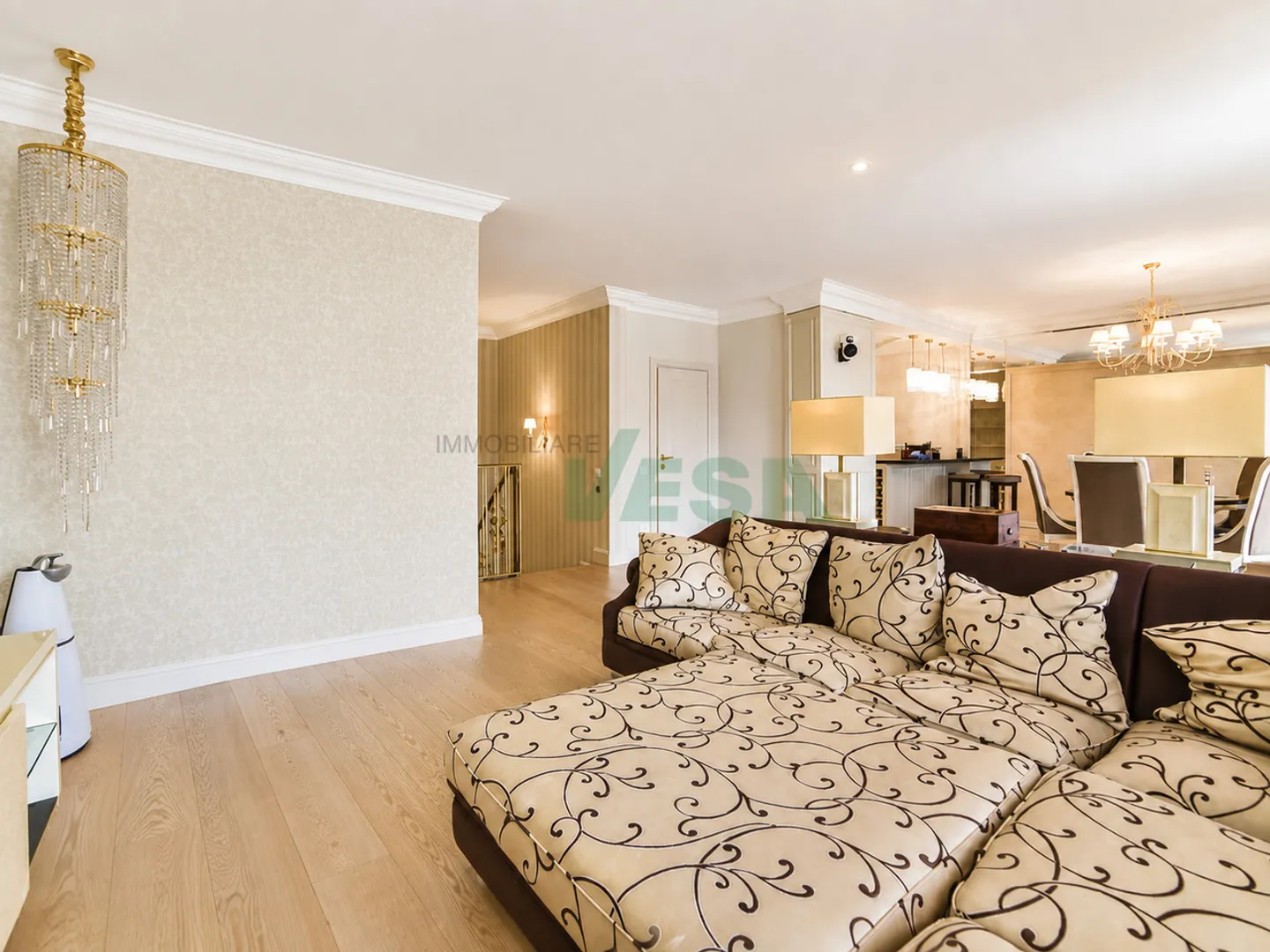 Elegante Appartamento Duplex con Vista Lago - Foto 2 di 11