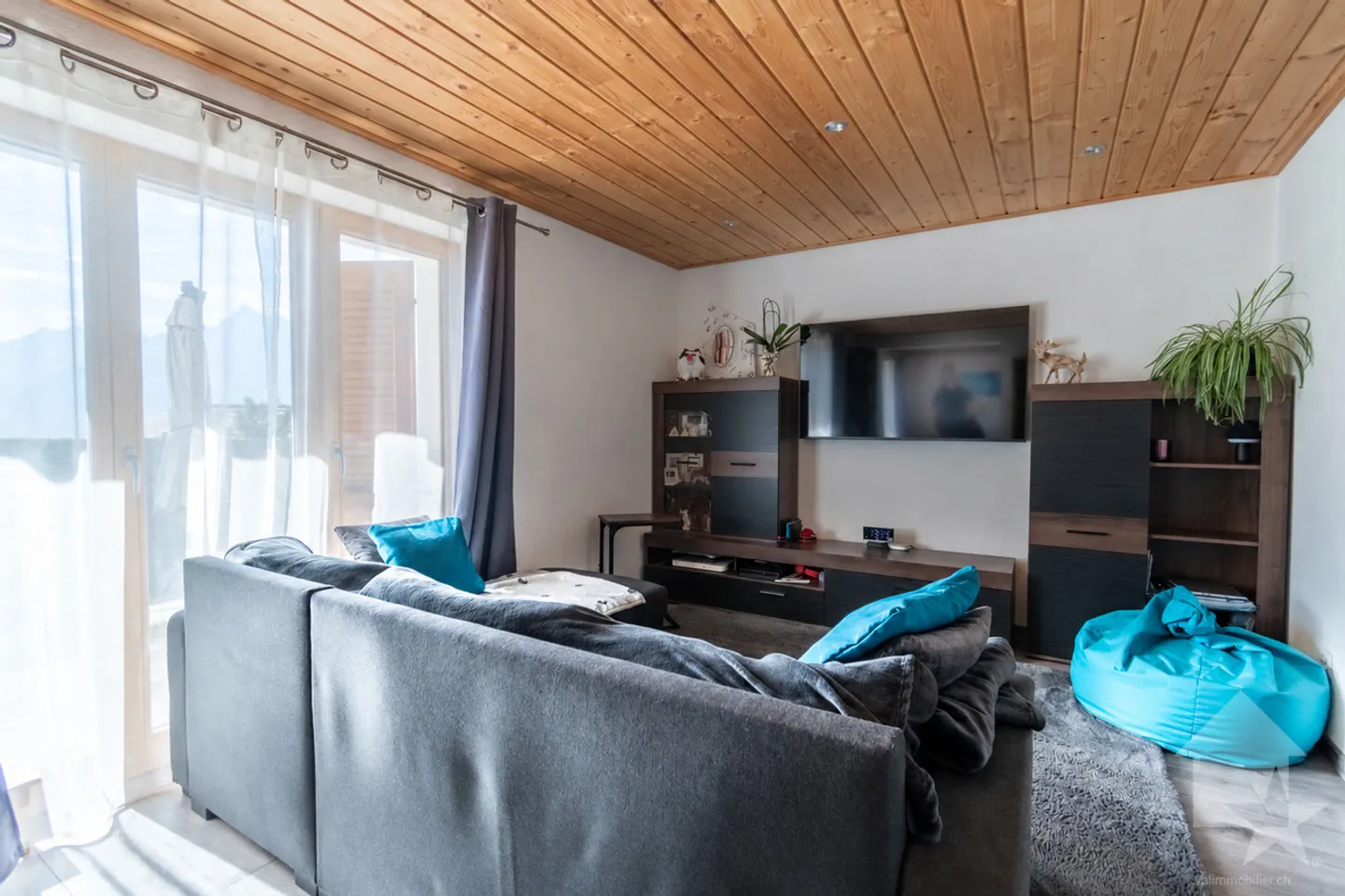 Fully renovated chalet with panoramic view in Posses-sur-Bex - Photo 3 of 13