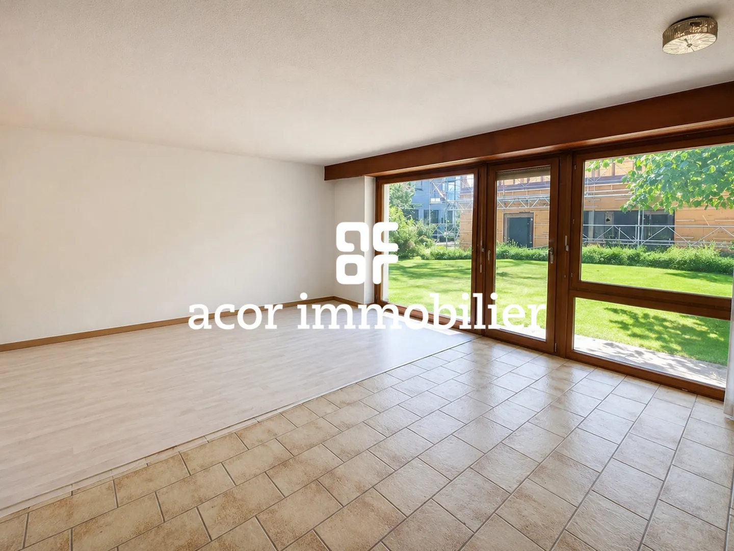 Large studio with garden-terrace for rent in Veyras - Photo 3 of 4