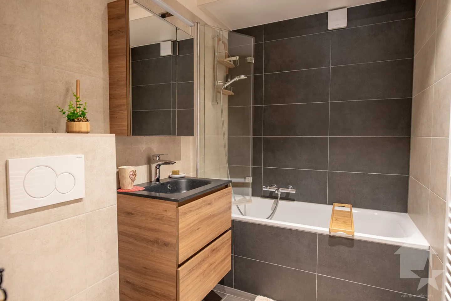 Superb 6-room duplex in a quiet and completely renovated area - Photo 12 of 13