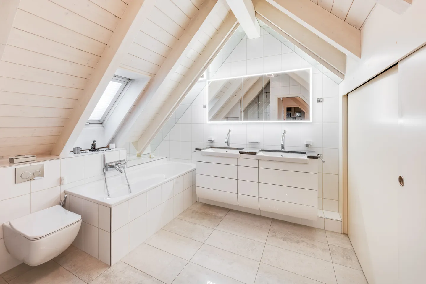 SPACIEUX, MODERNE ET DIVERS - Photo 7 sur 12