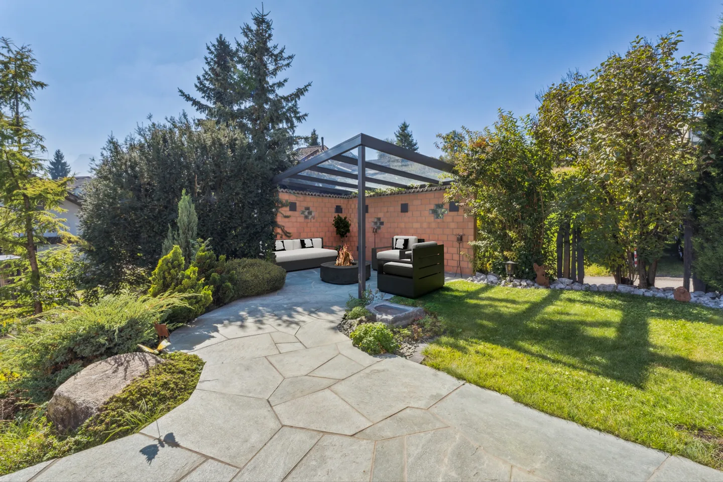 Charming Family Home with Garden - Photo 11 of 13