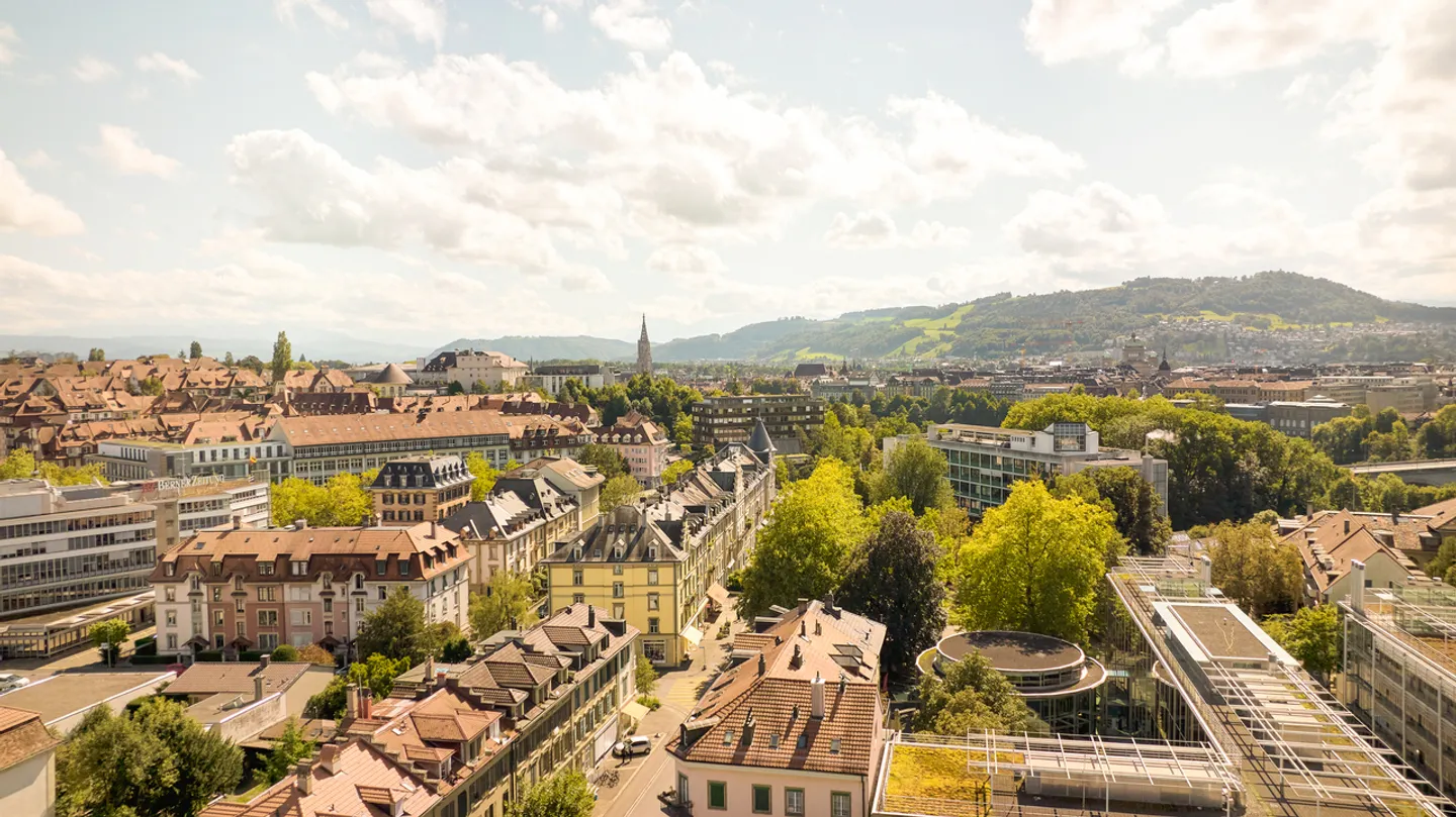 ATTRACTIVE COMMERCIAL SPACE IN PRIME VISIBILITY LOCATION - Photo 5 of 5