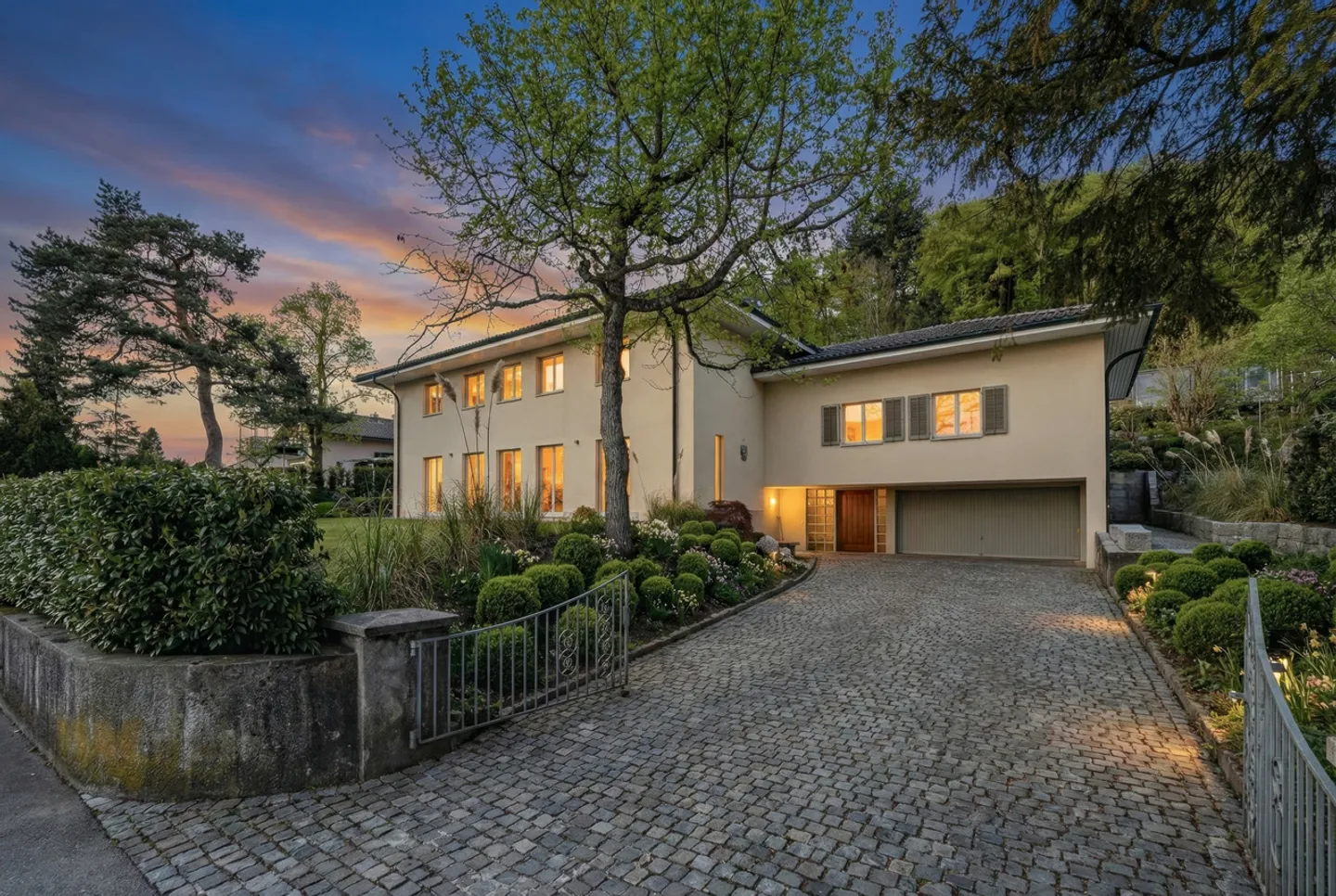 Luxusvilla mit Pool und Eleganz - Foto 1 von 13