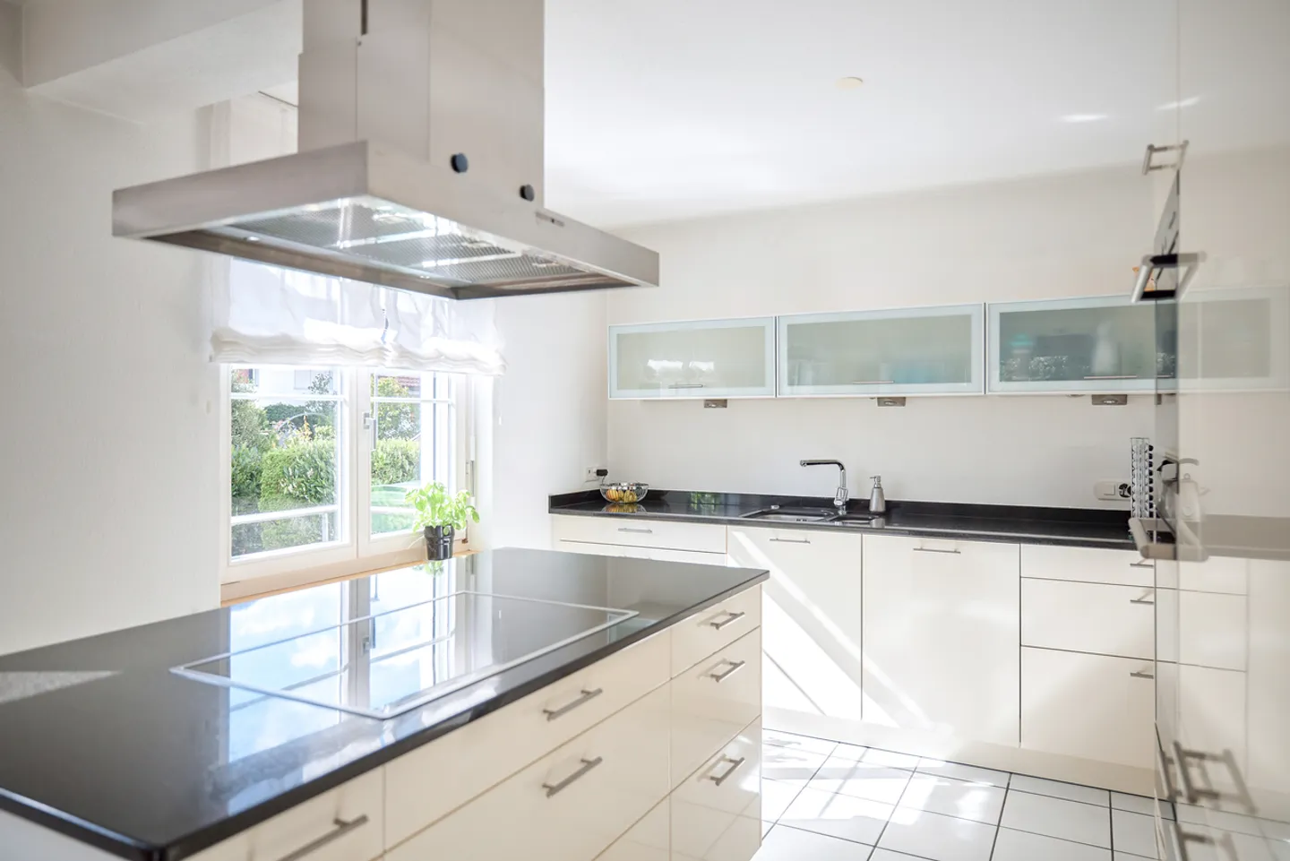 Stylish Semi-Detached House with Private Garden Oasis - Photo 2 of 13