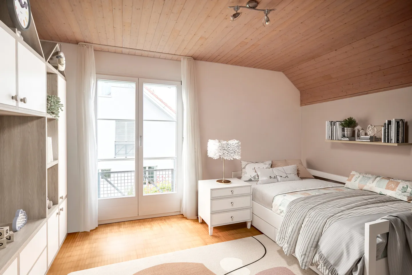 Stylish Semi-Detached House with Private Garden Oasis - Photo 8 of 13