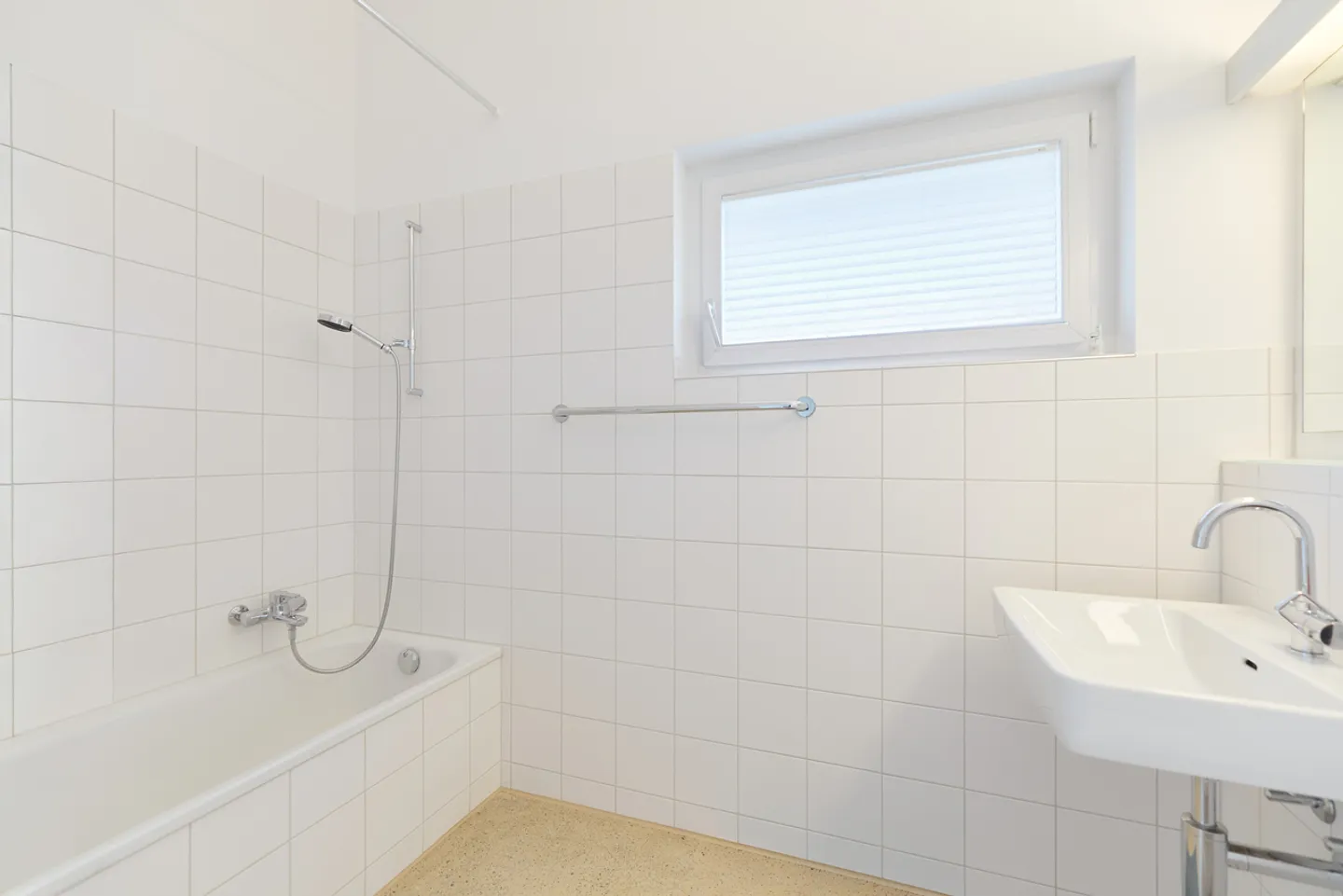 SUI VIGNETI DI LIGERZ CON VISTA LAGO NON OBBLIGATA - Foto 11 di 13