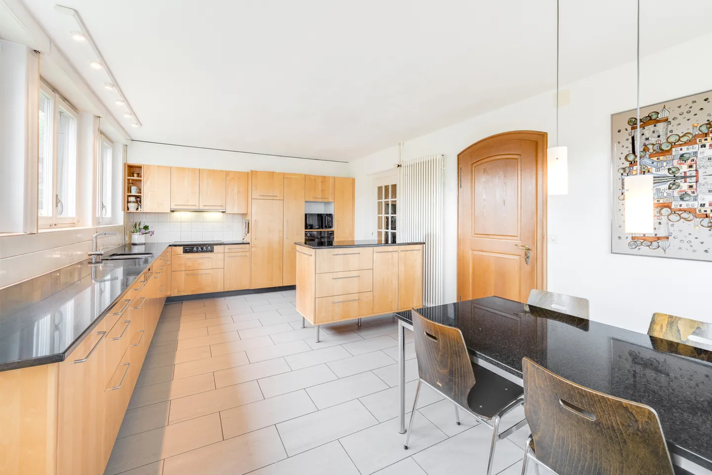 DESIRABLE PROPERTY IN A POPULAR LOCATION - Photo 8 of 13