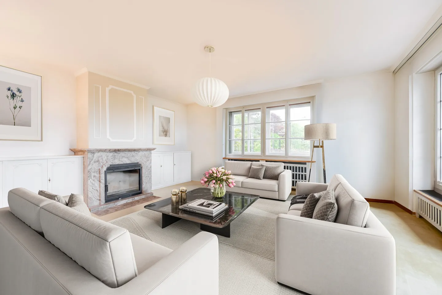 DESIRABLE PROPERTY IN A POPULAR LOCATION - Photo 2 of 13