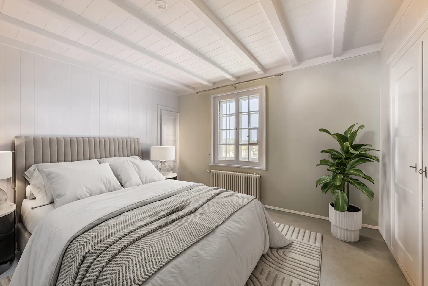 DESIRABLE PROPERTY IN A POPULAR LOCATION - Photo 10 of 13