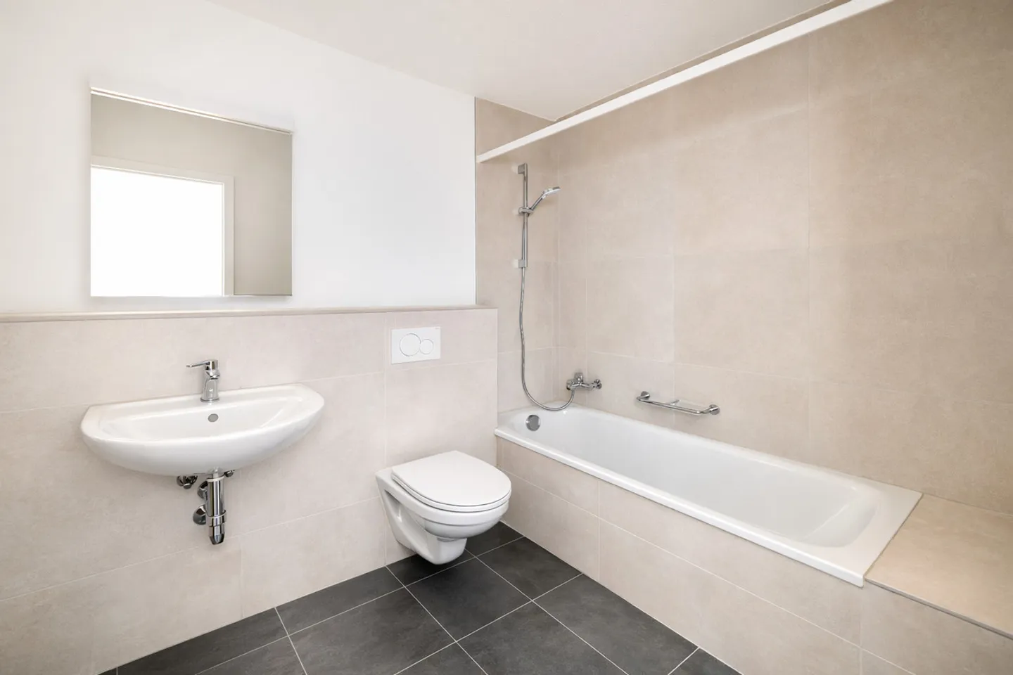 Stylishly renovated 3.5-room apartment with high-quality furnishings - Photo 6 of 7