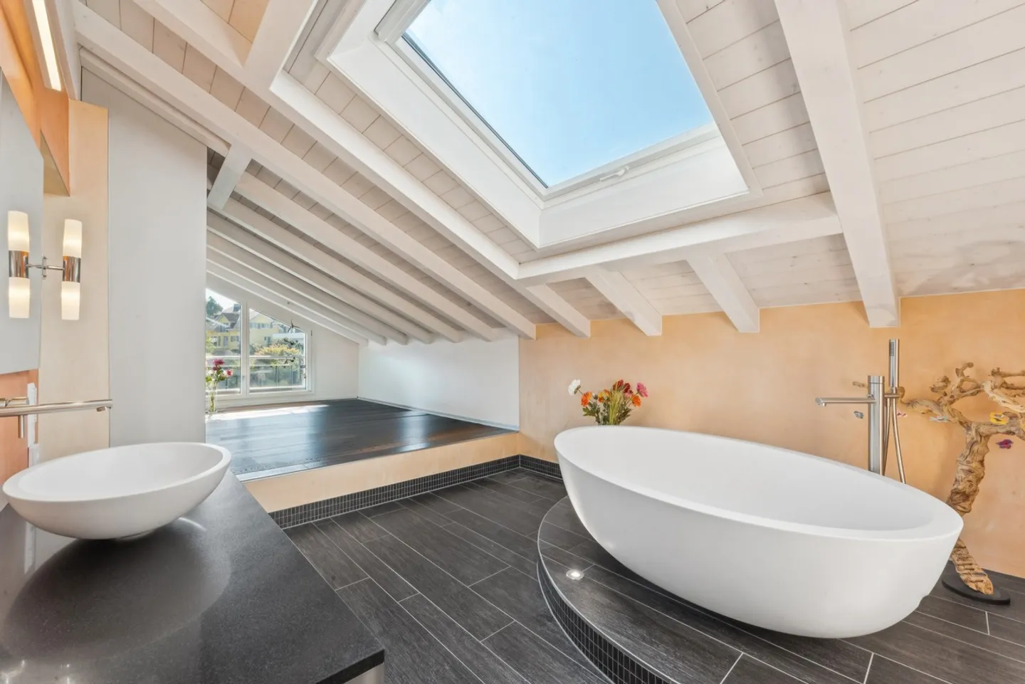 SUN HOUSE WITH A VIEW - LIVING IN UETENDORF - Photo 6 of 13