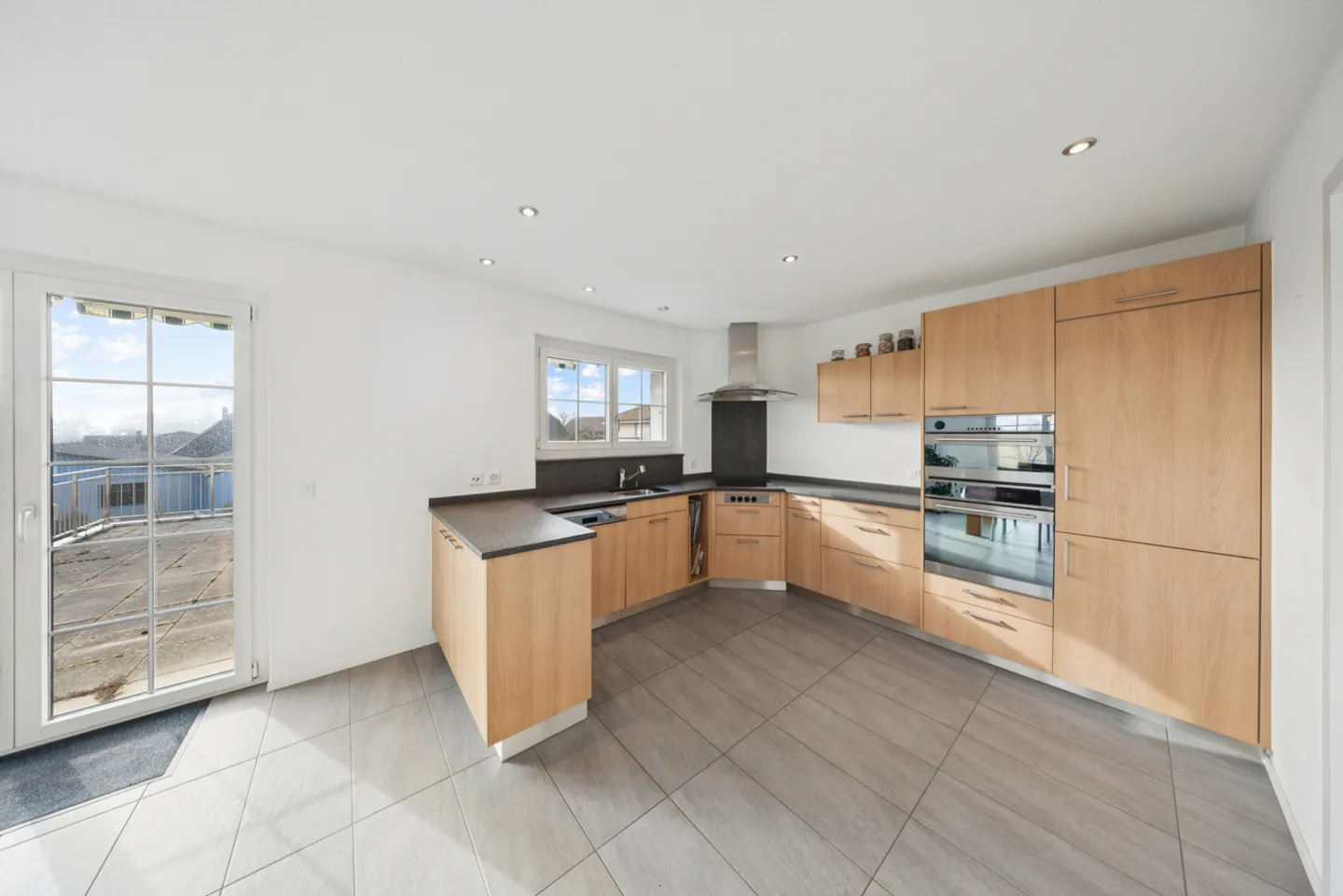 Charming Family Home with Garden - Photo 2 of 13