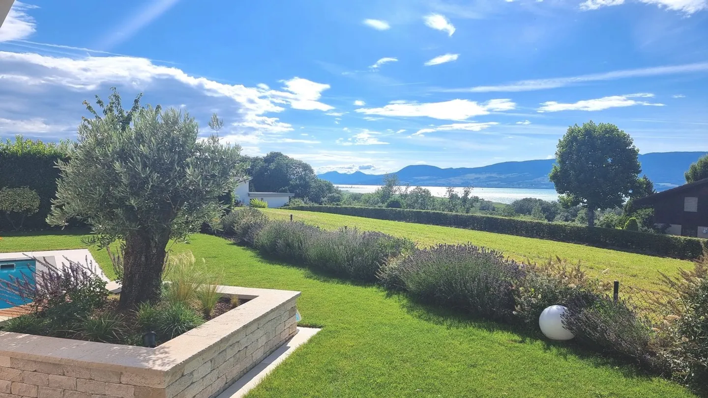 FERIENGEFÜHLE: VILLA MIT SICHT AUF DEN NEUENBURGERSEE - Foto 12 di 13