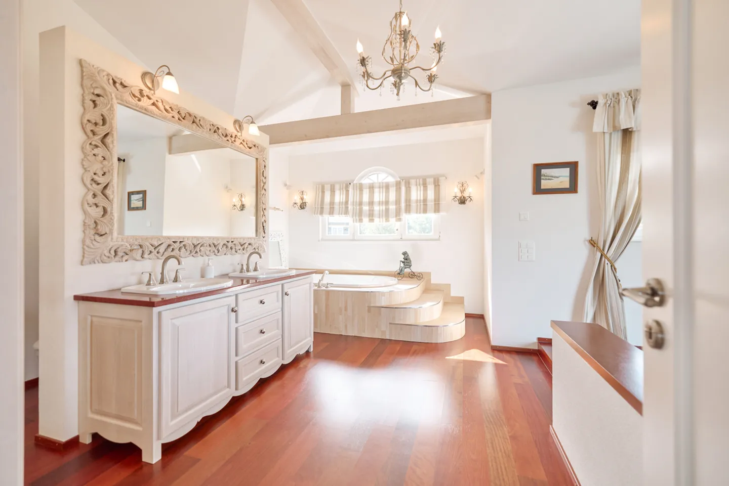 HOLIDAY FEELINGS: VILLA WITH A VIEW OF LAKE NEUCHÂTEL - Photo 5 of 9