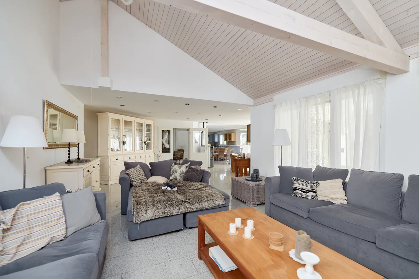 VILLA AVEC JARDIN ET ESPACE POUR L'INDIVIDUALITÉ - Photo 4 sur 11