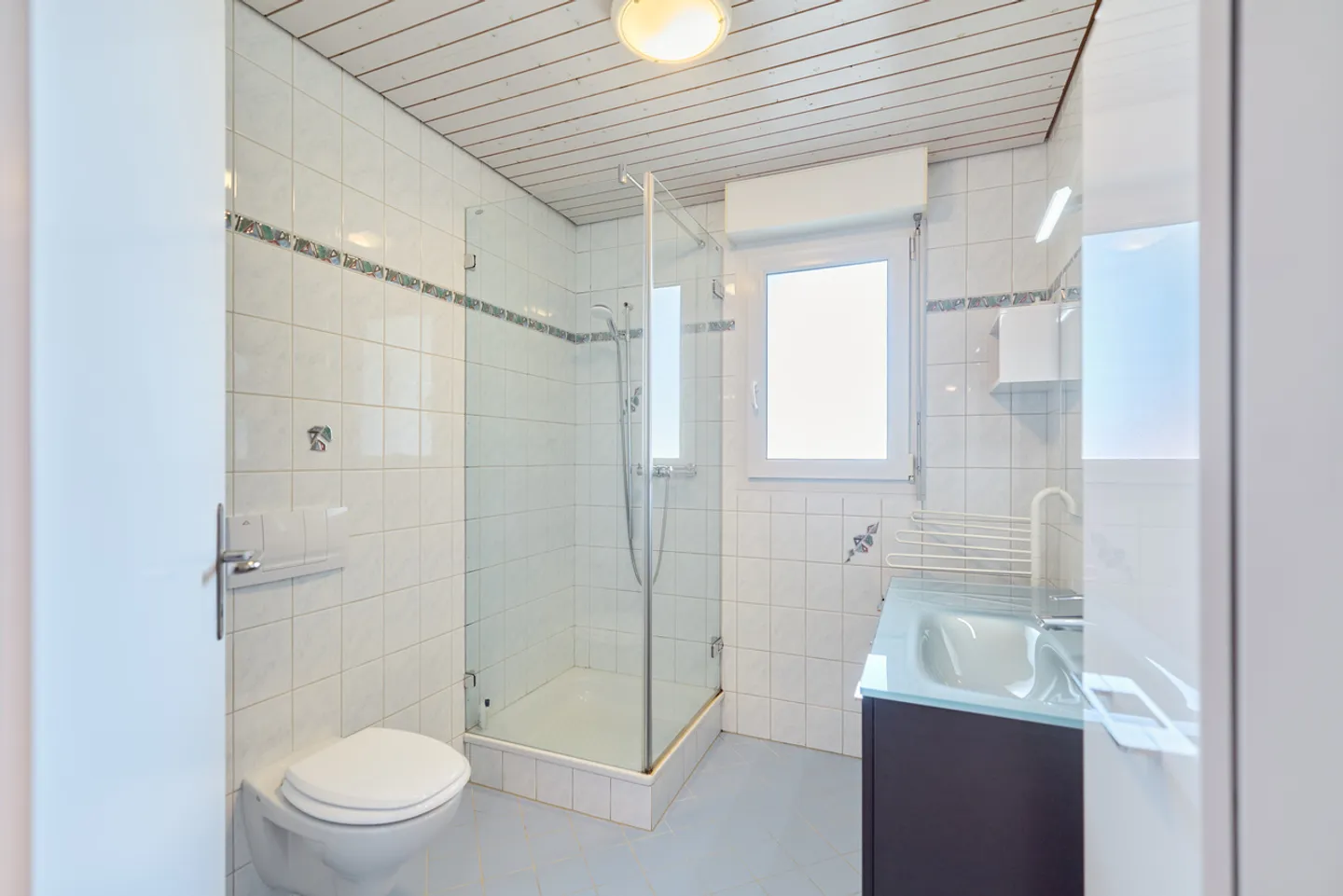 VILLA WITH GARDEN AND SPACE FOR INDIVIDUALITY - Photo 8 of 11