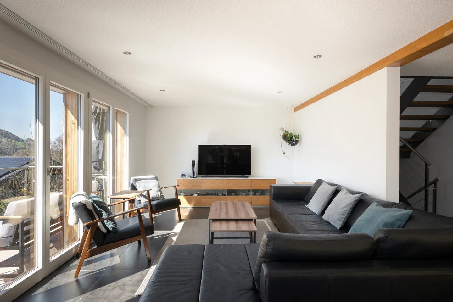 Elegant Living Experience with Unique Panorama - Photo 4 of 12