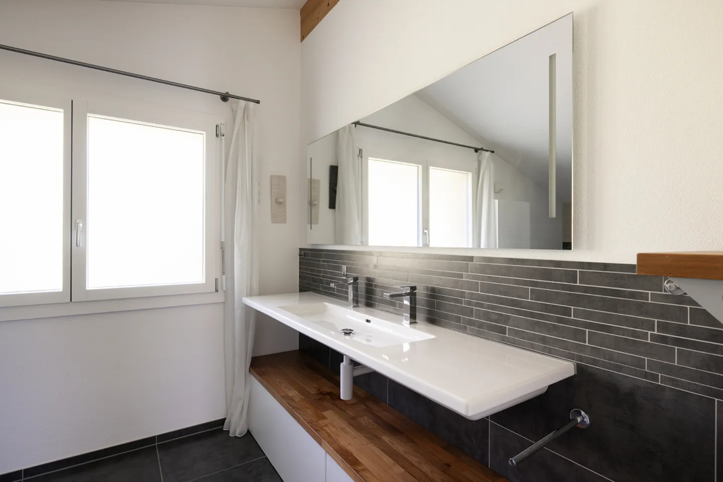 Elegant Living Experience with Unique Panorama - Photo 10 of 12