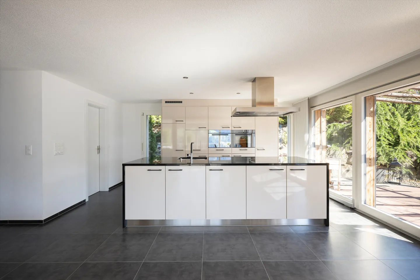 Elegant Living Experience with Unique Panorama - Photo 2 of 12