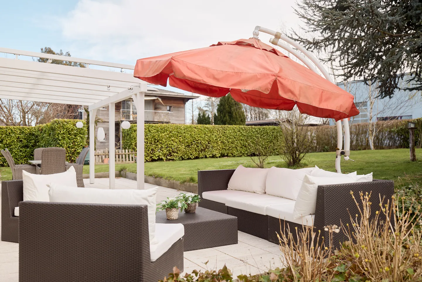 VILLA WITH GARDEN AND SPACE FOR INDIVIDUALITY - Photo 9 of 11