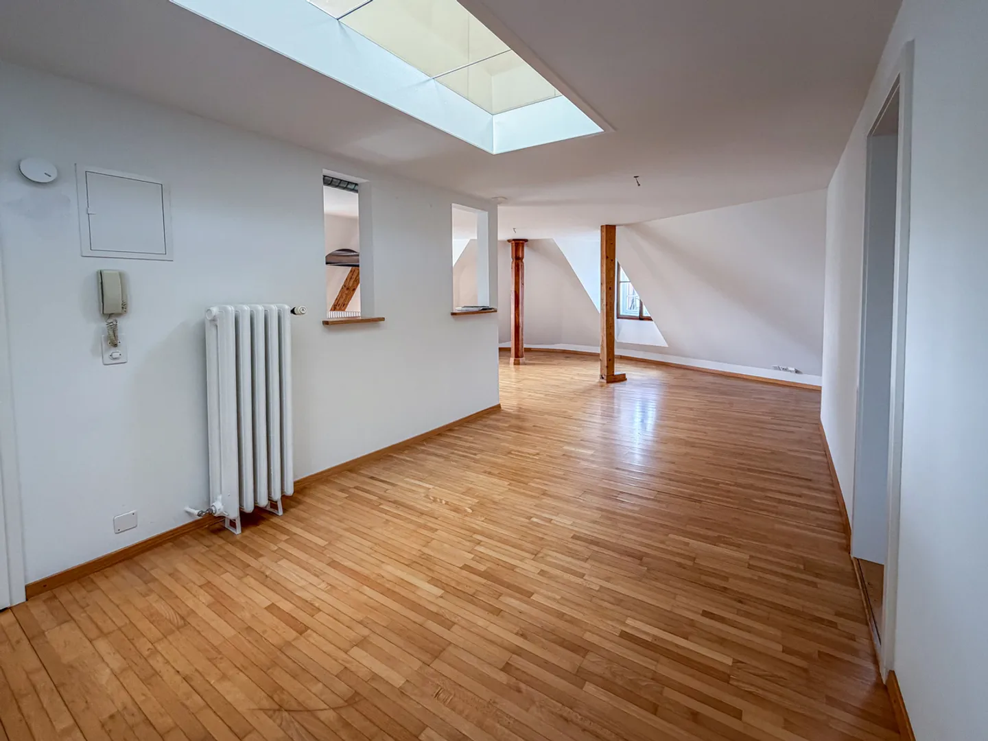 Charmante appartement de 3,5 pièces en attique sur deux étages au cœur de Berne - Photo 5 sur 12