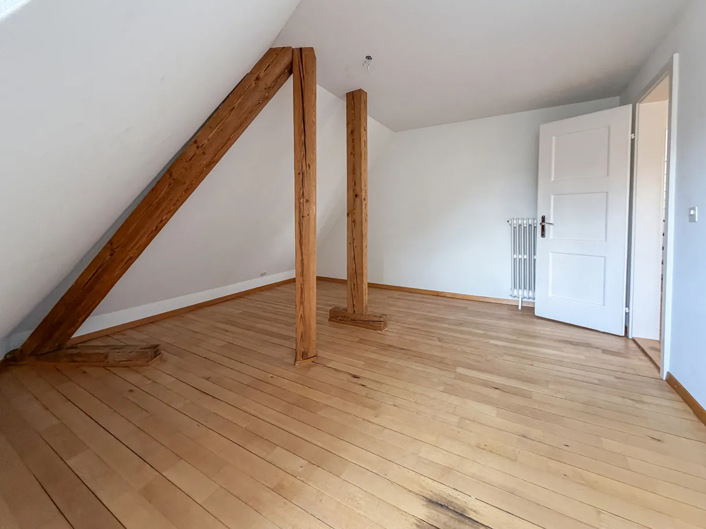 Charmante appartement de 3,5 pièces en attique sur deux étages au cœur de Berne - Photo 6 sur 12