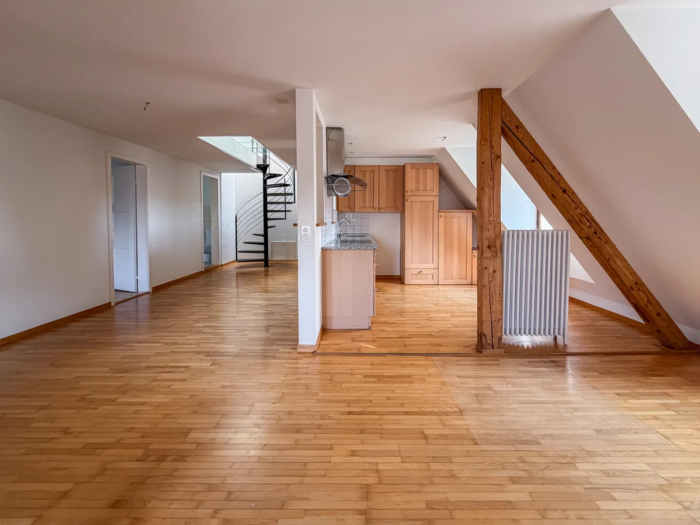 Charmante appartement de 3,5 pièces en attique sur deux étages au cœur de Berne - Photo 1 sur 12