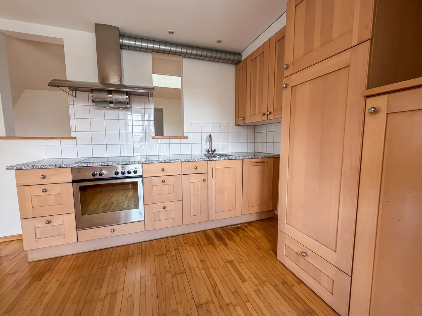 Charmante appartement de 3,5 pièces en attique sur deux étages au cœur de Berne - Photo 2 sur 12