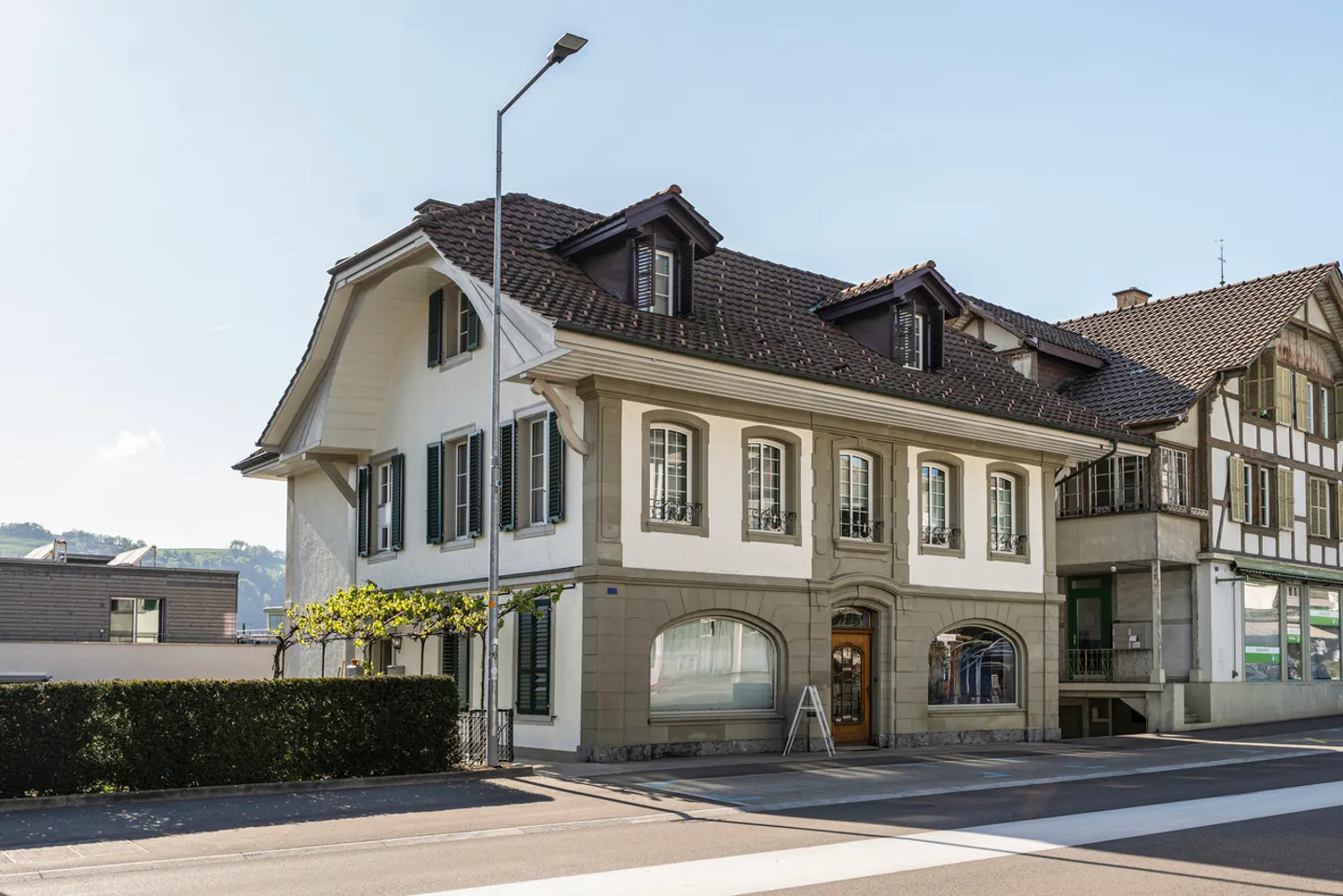 ATTRAKTIVES MEHRFAMILIENHAUS MIT HISTORISCHEM CHARAKTER - Photo 2 sur 10