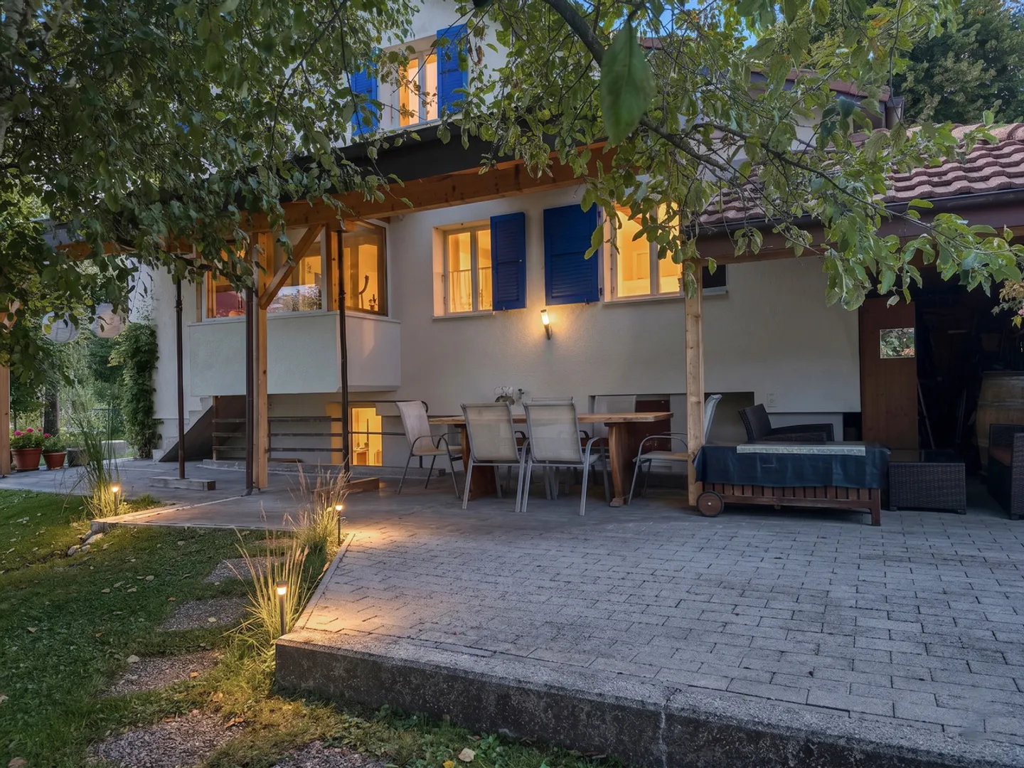 FAMILY PARADISE IN THE POPULAR MELCHENBÜHL QUARTER - Photo 2 of 13